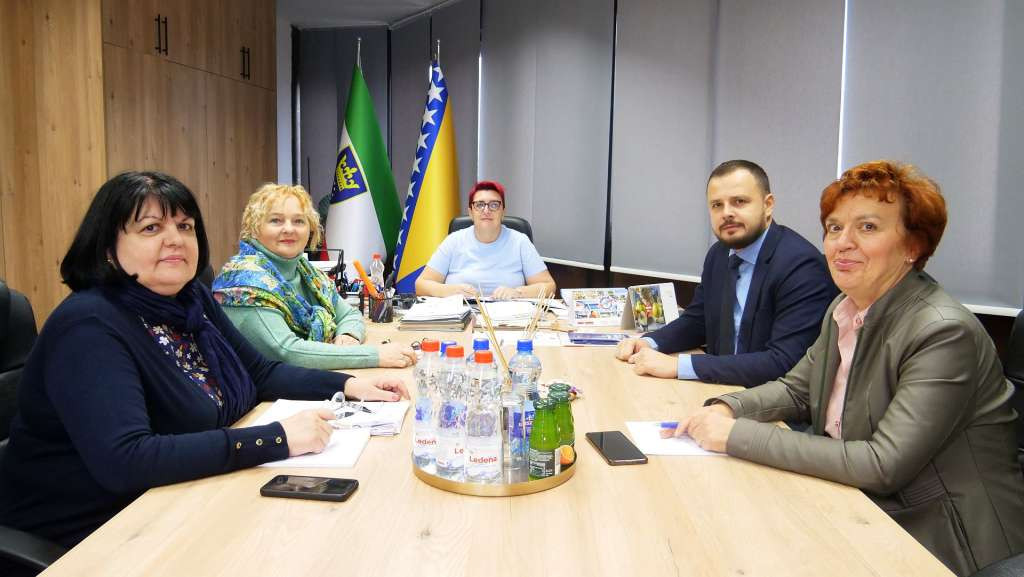 Uz novembarsku penziju pomoć od 100 KM za 34.525 penzionera u ZDK