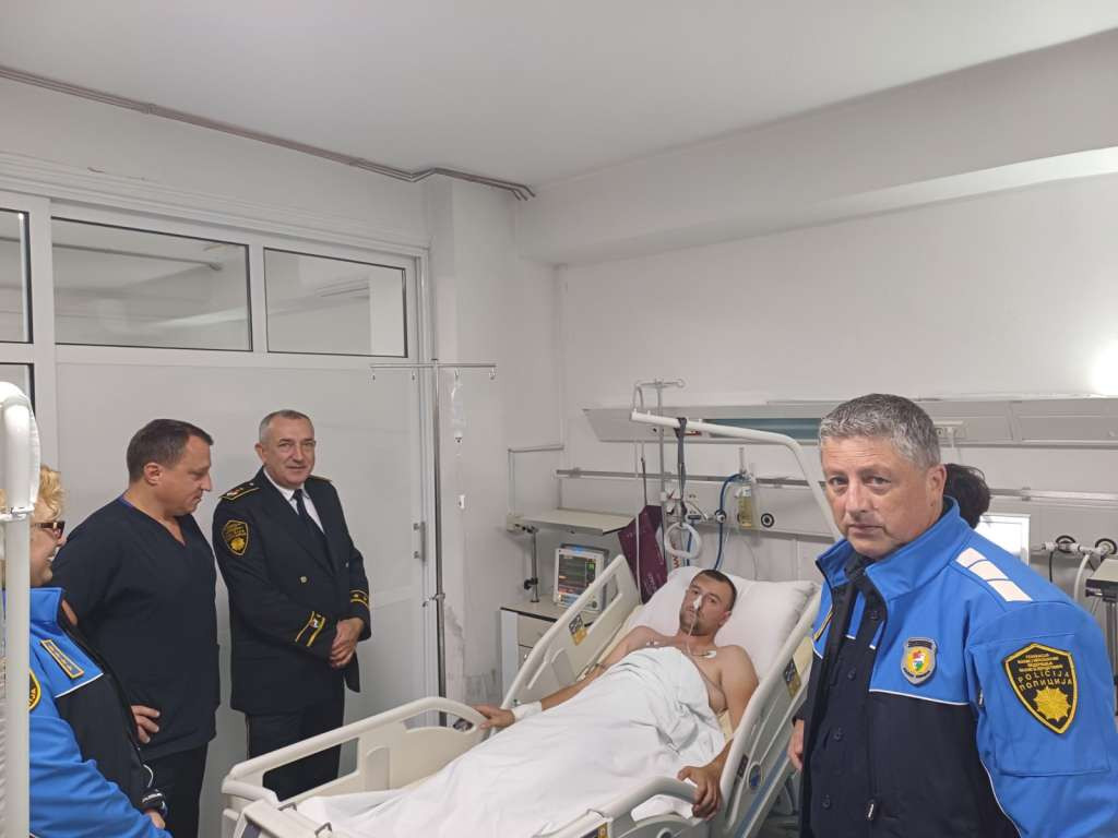 Komesar Klisura posjetio ranjenog policajca i najavio priznanje za hrabrost