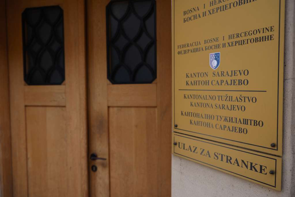 Nastavljena akcija 'Koverta' - Pretresi u Ministarstvu za nauku, visoko obrazovanje i mlade KS, Vladi KS, UNSA