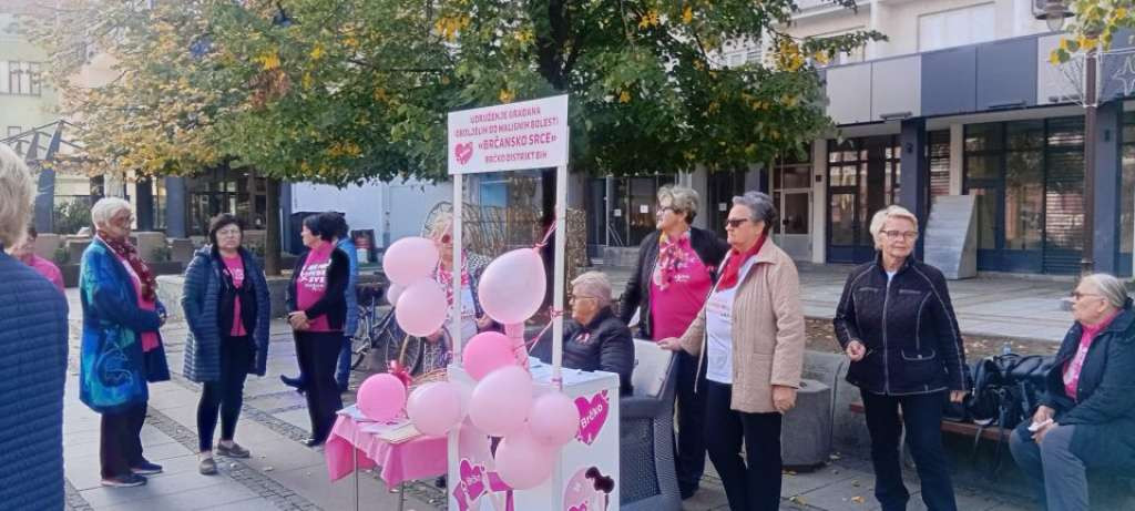 U Brčkom ulična akcija u okviru obilježavanja mjeseca borbe protiv karcinoma dojke