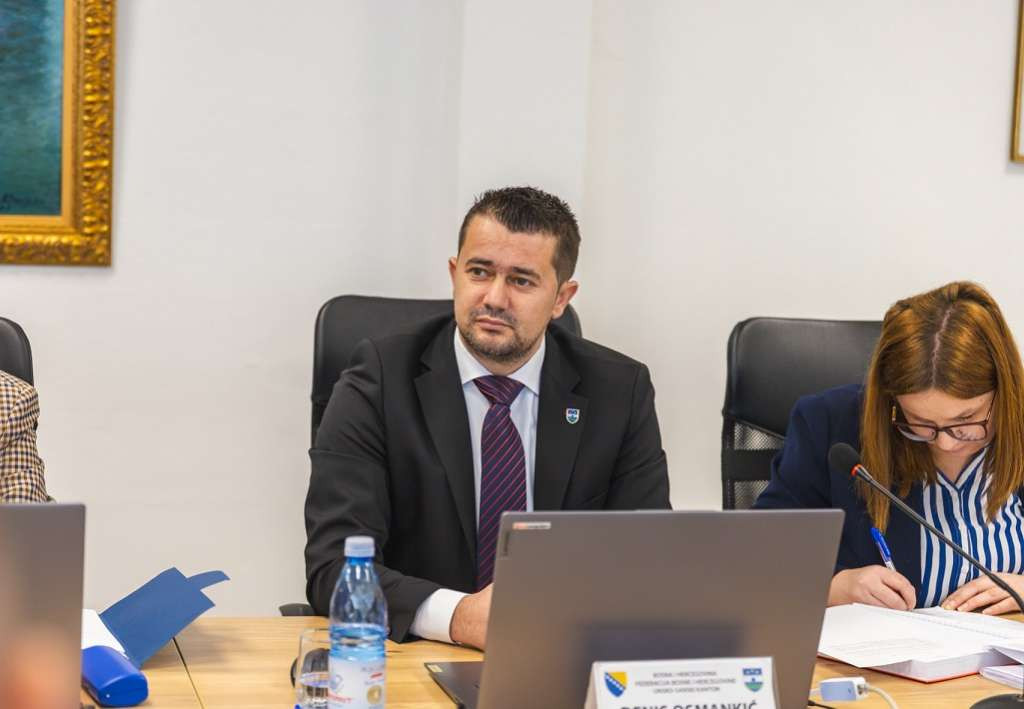 Vlada USK izdvojila više od 100.000 KM interventnih sredstava za nekoliko osnovnih škola