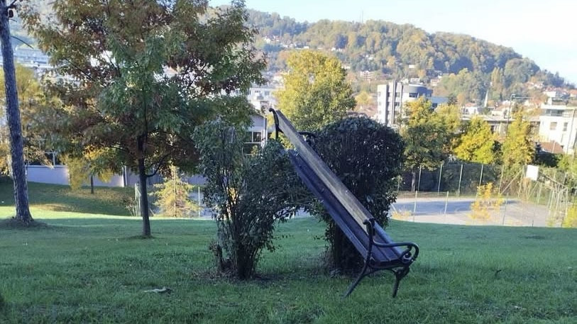 Pet maloljetnika osumnjičeno za niz oštećenja imovine u Tuzli