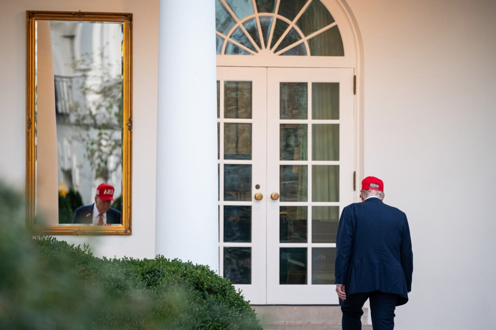 “Predsjednik nije dobro”: Trumpove bizarne objave šokirale svijet