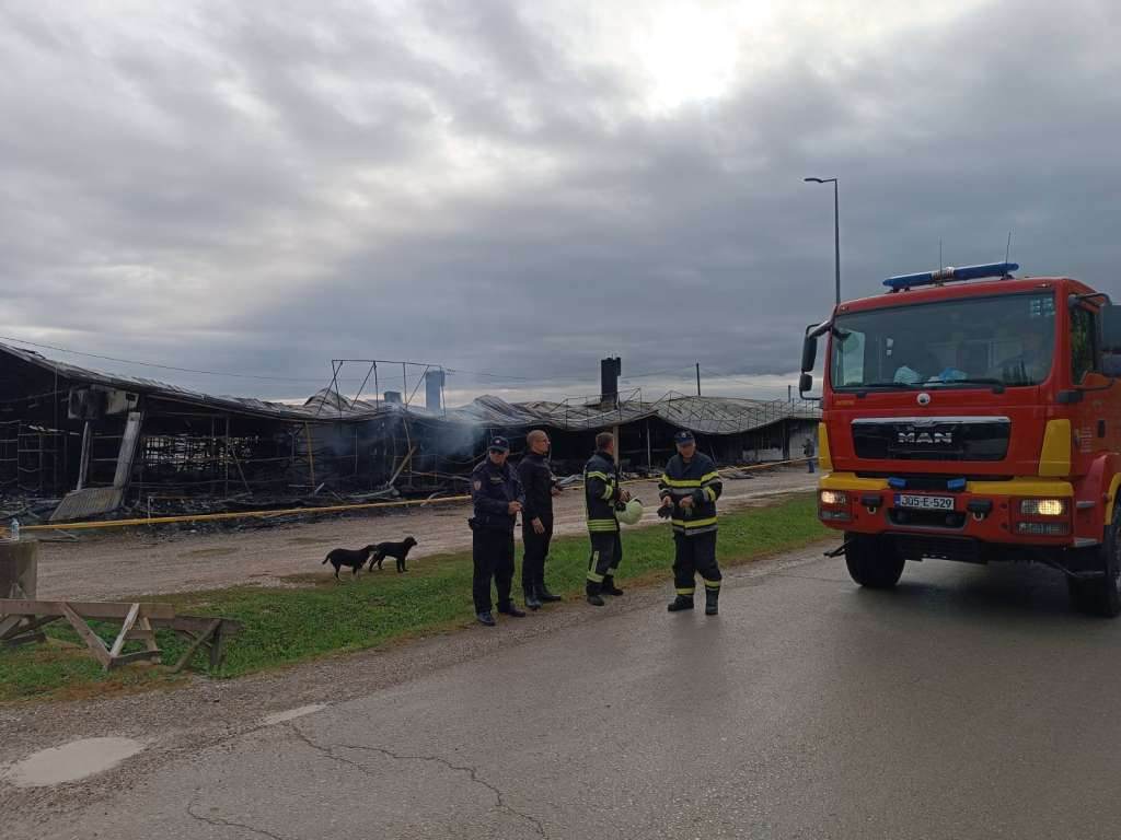 U požaru na 'Arizoni' u potpunosti izgorio poslovni objekt