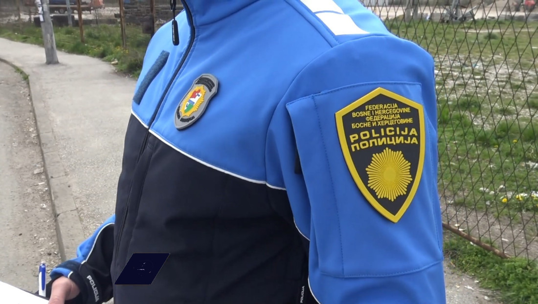 Policija objavila detalje pucnjave u G. Vakufu: Otac ranio sina i policajca, pa pokušao sebi oduzeti život