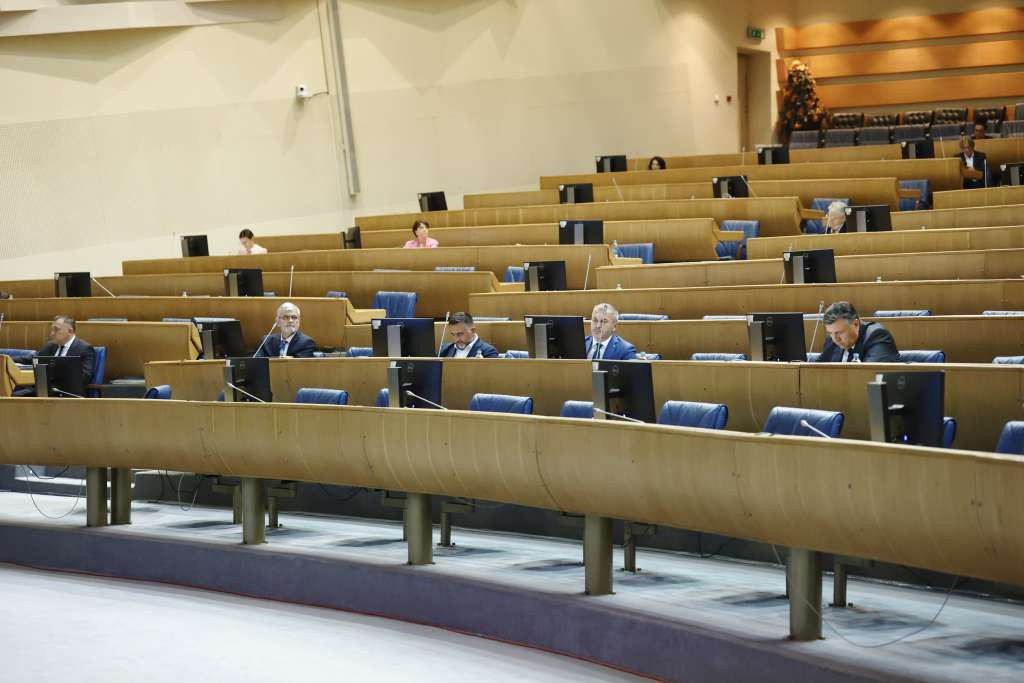 Poslanici tokom diskusije podržali prijedlog izmjena i dopuna Zakona o plaćama i naknadama