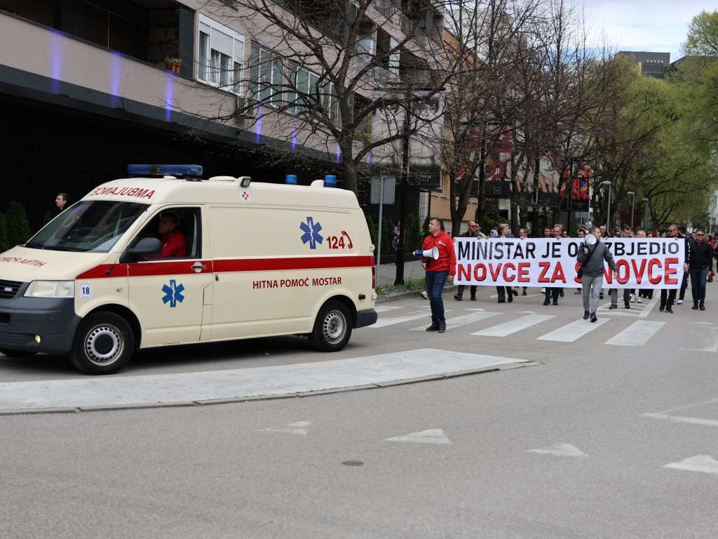 Zdravstveni sindikalisti HNK najavili štrajk, Vlada ih poziva na razum