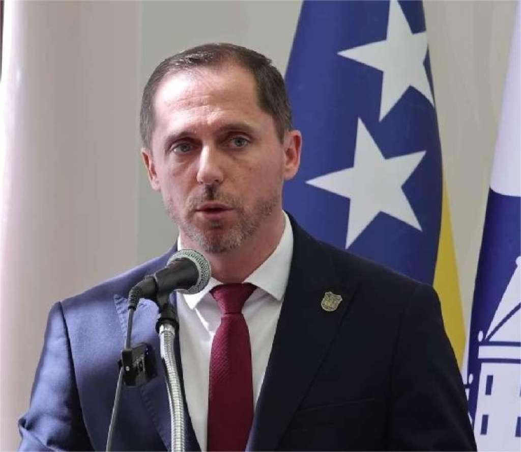 Sedić najavio rušenje nelegalnih objekata na Uni