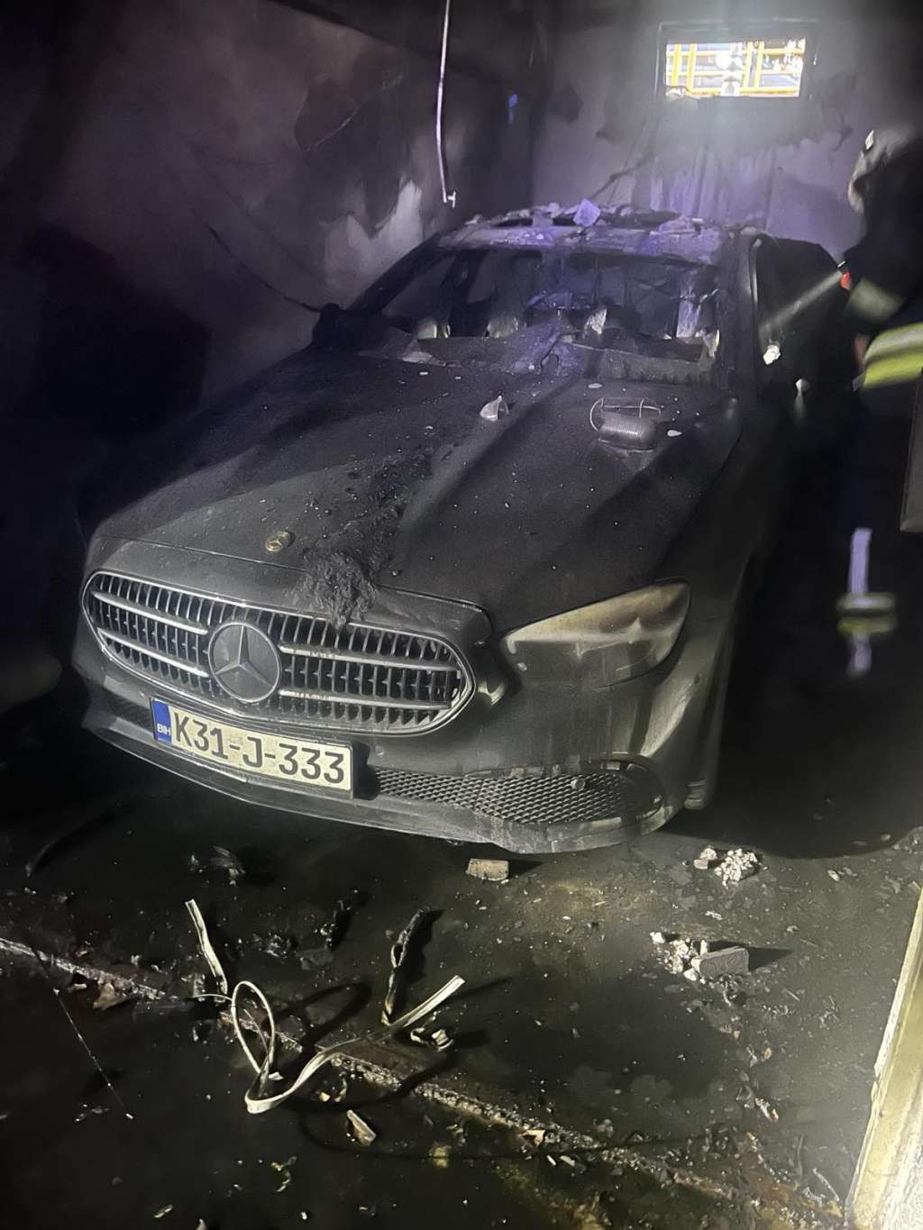 Zapaljen automobil Dževada Mahmutovića, delegata u Vijeću naroda RS