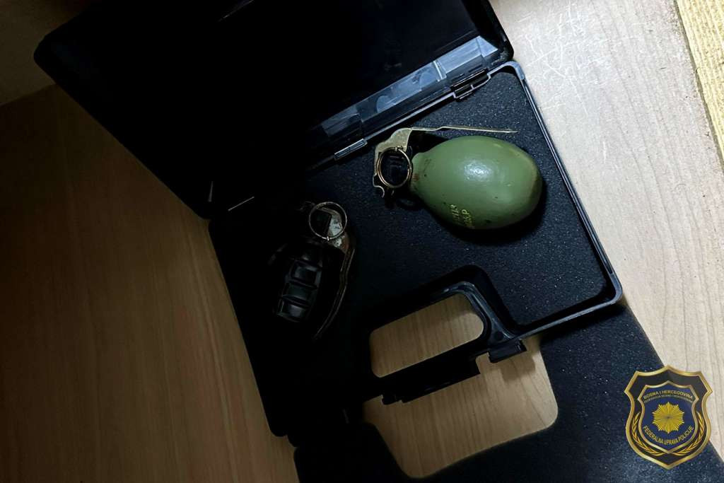 Policija u Sarajevu pronašla oružje, bombe i municiju, uhapšena jedna osoba