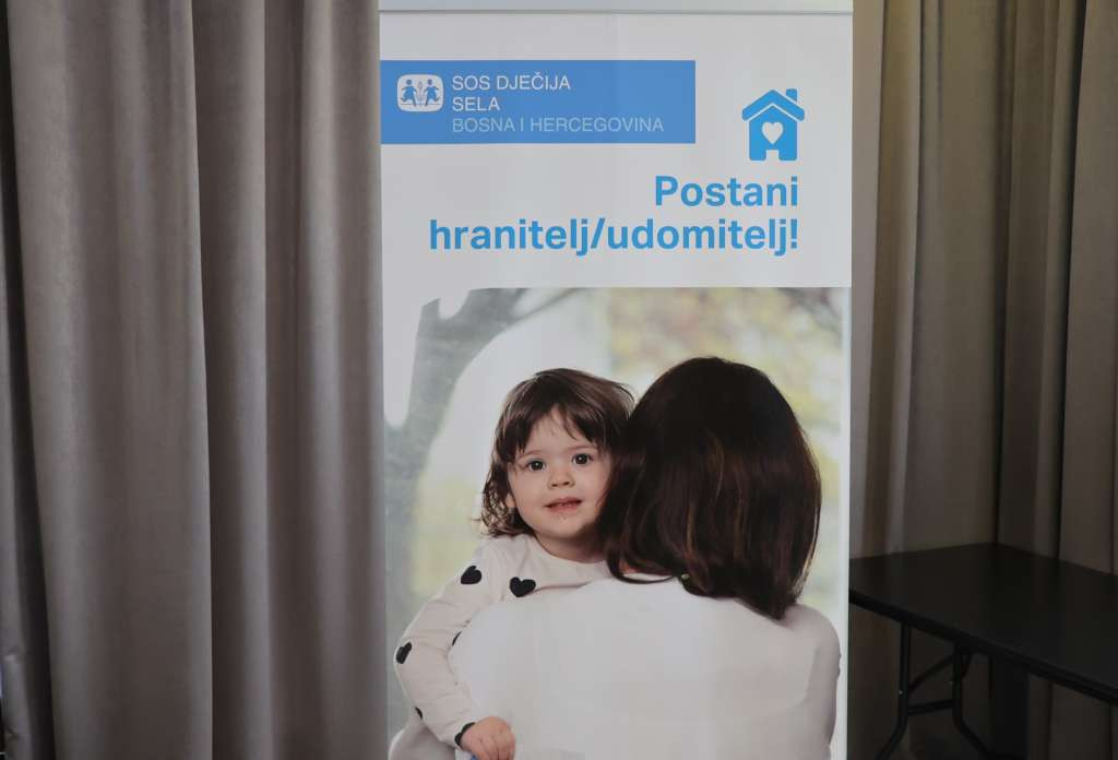 “Možda ste baš vi dom koji neko dijete čeka” – Panel u Mostaru o izazovima i važnosti hraniteljstva