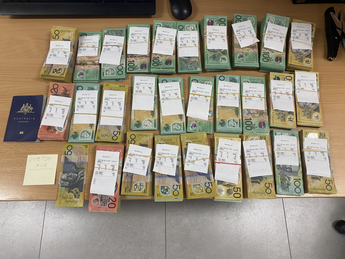 Carinski službenici UIO spriječili pokušaj krijumčarenja ogromne količine novca