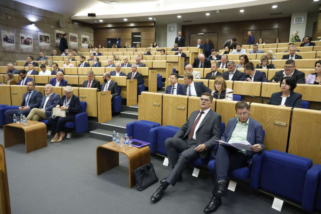 Predstavnički dom PFBiH razmotrio zakon o otpisu zateznih kamata, glasanje po raspravi o svakoj temi