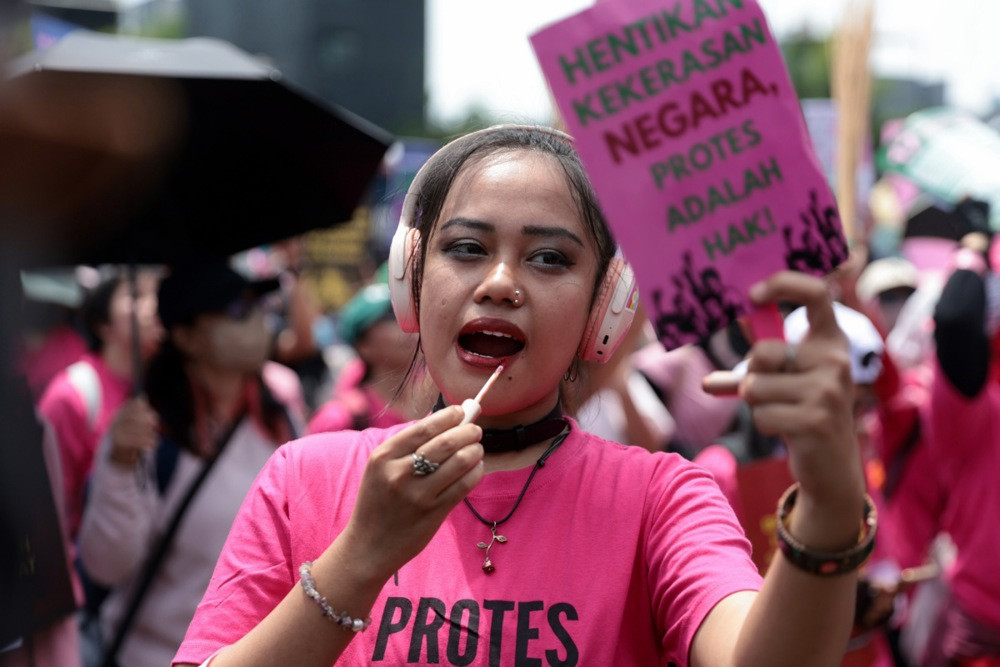 Ružičaste metle protiv represije: Indonezijske žene izlaze na ulice