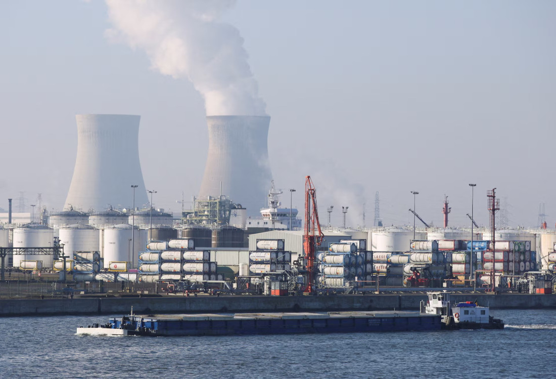 Izlijevanje nafte paralizovalo luku Antwerpen: Brodski saobraćaj potpuno obustavljen