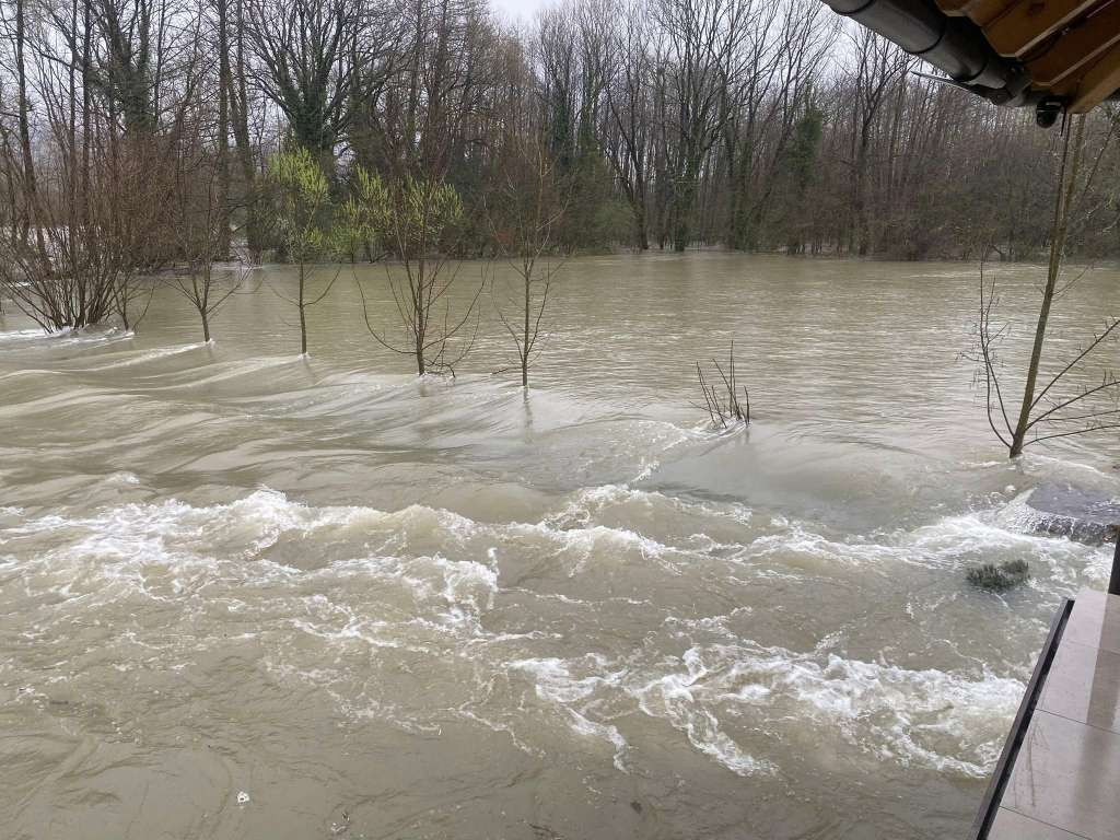 FUCZ: Moguće lokalno izlijevanje vode iz korita pritoka Neretve