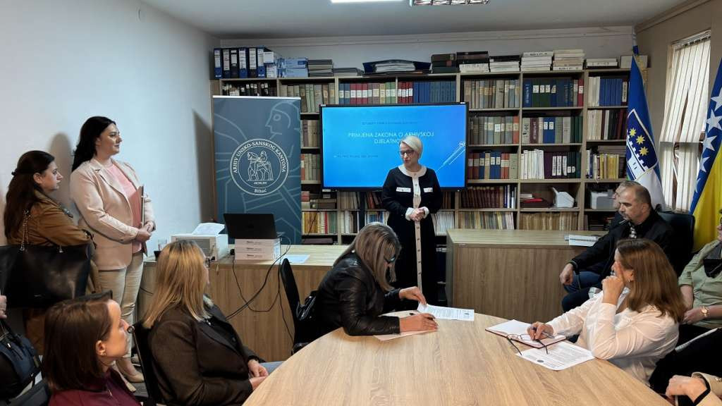 U Bihaću održana panel diskusija o unapređenju saradnje Arhiva USK i registratura
