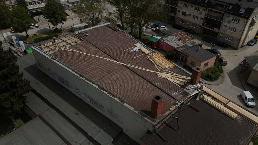 Počeli radovi na sanaciji dijela krova Centra za kulturu u Goraždu