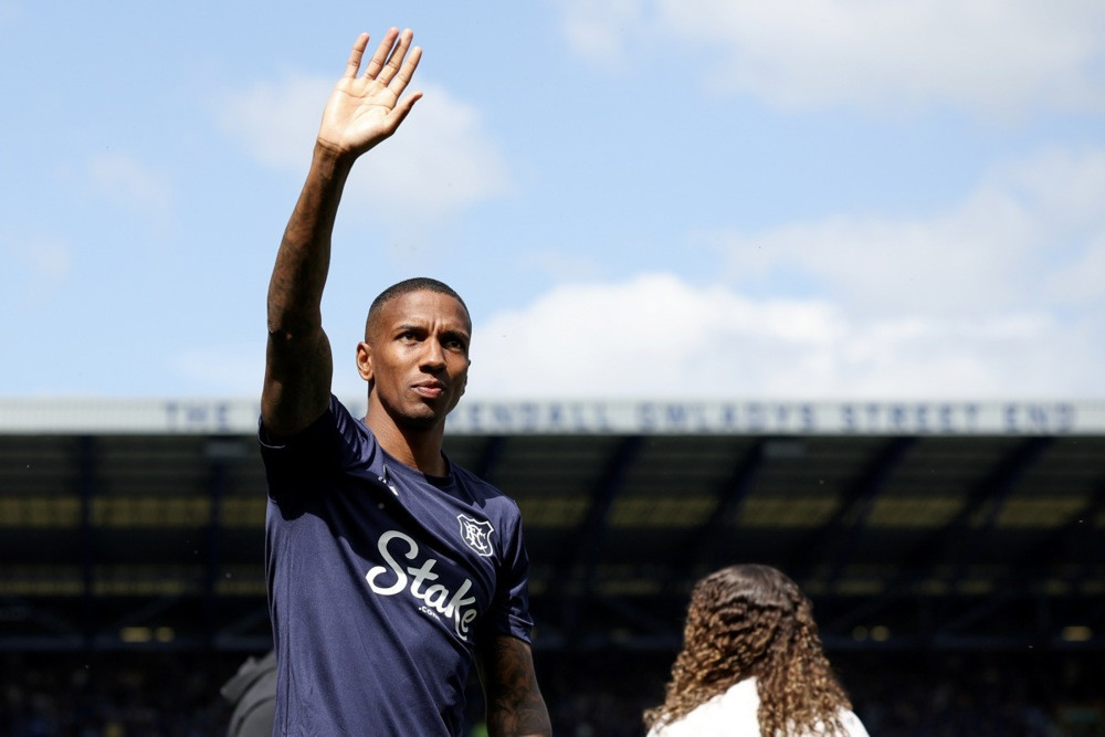Ashley Young objavio da završava karijeru