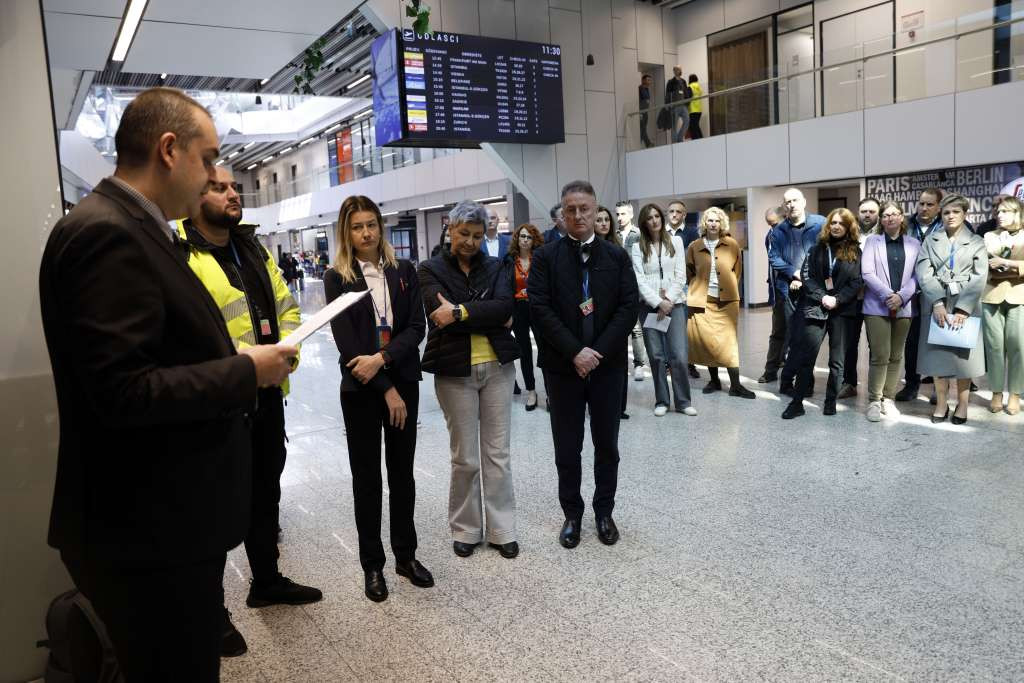 Na Sarajevskom aerodromu odata počast herojima Policije RBiH Jasminu Kadiću i Reufu Muhiću
