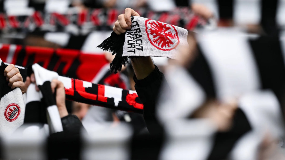 Navijač Eintrachta preminuo poslije srčanog zastoja tokom utakmice Bundeslige