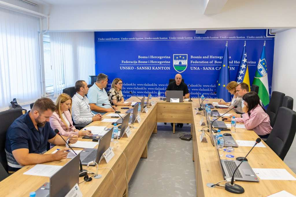 Ružnić sazvao sjednicu Vlade USK, usvojeni programi vrijedni više od dva miliona KM