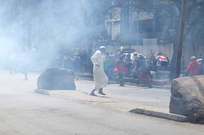Protesti trgovaca u glavnom gradu Kenije, policija suzavcem rastjerivala demonstrante