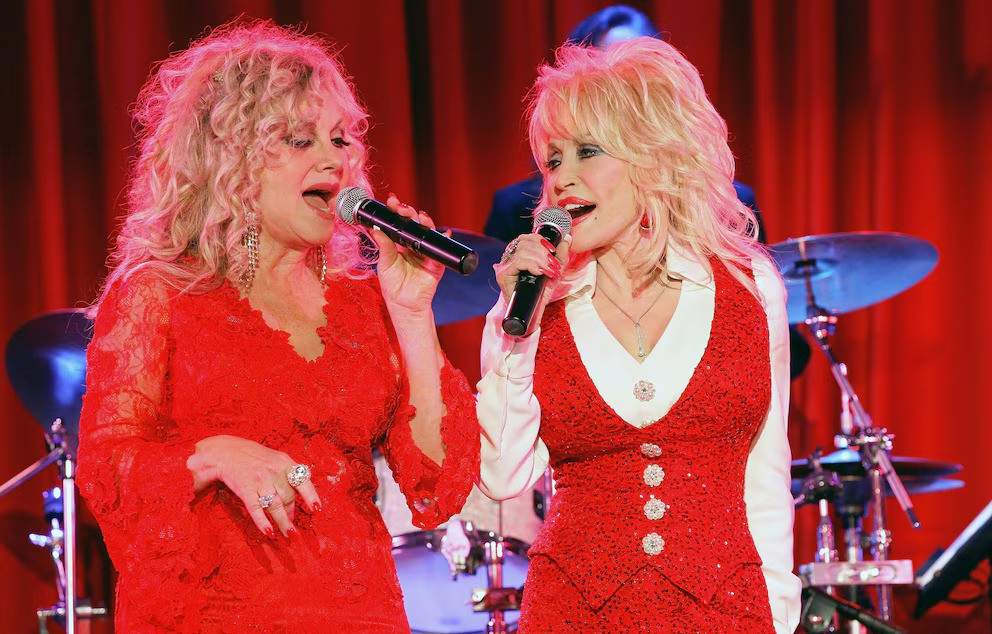 Sestra Dolly Parton otkrila njen posljednji čin dobrote: „Željela je isprobati eksperimentalne lijekove kako bi pomogla drugima"