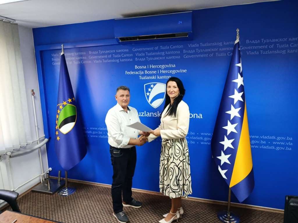 Potpisani aneksi sporazuma o plaćama i Kolektivnog ugovora za državne službenike u TK