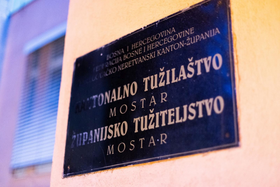 Određen pritvor Sarajliji koji je provaljivao u automobile u Mostaru