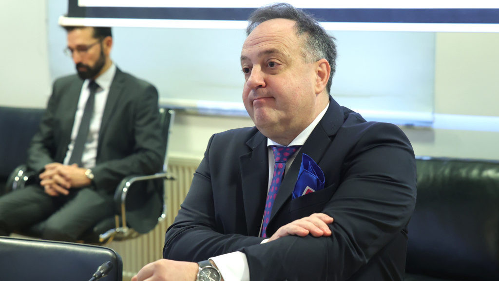 Zahtjev za rješavanje sukoba nadležnosti u predmetu Debevec i ostali