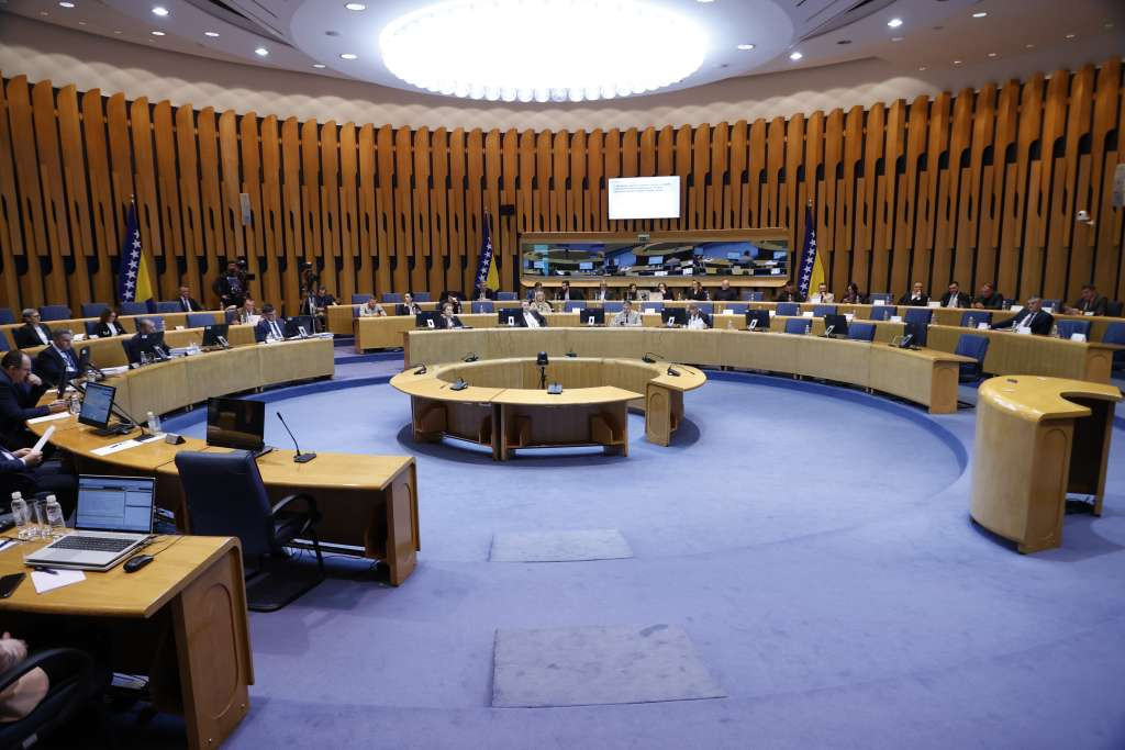 Delegati Doma naroda PSBiH sjednicu počeli odavanjem počasti Erdoanu Morankiću