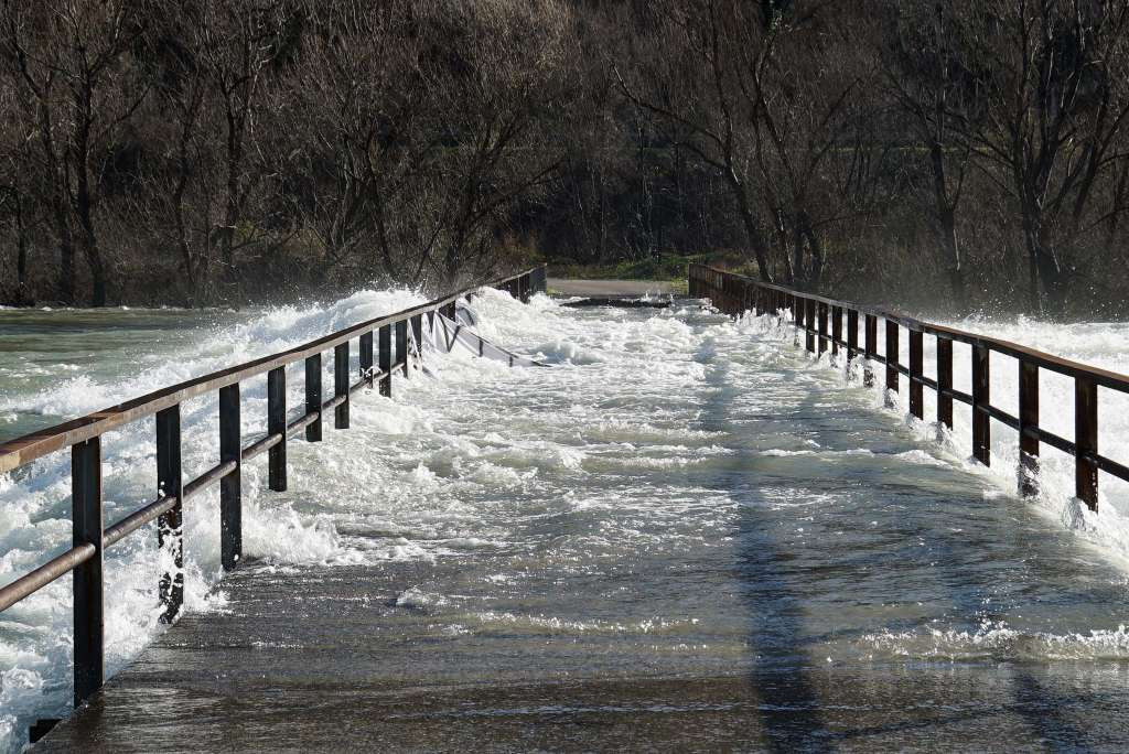 Upozorenje na poplave u slivu Jadranskog mora, vrh vodnog vala očekuje se u petak