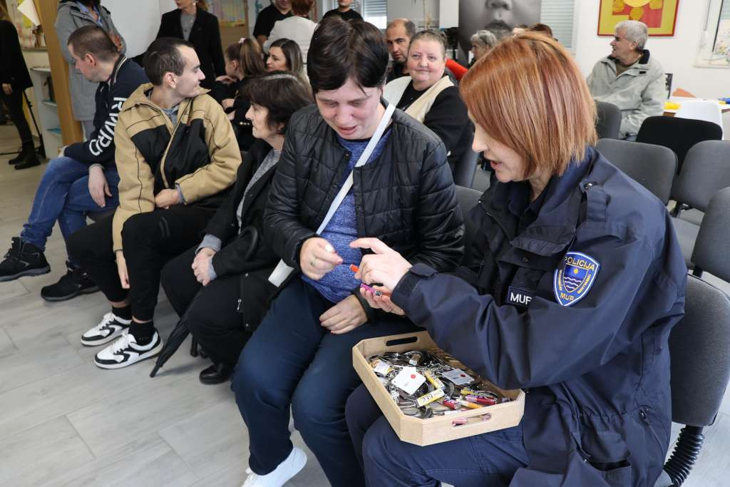 Počele edukacije MUP-a HNK za korisnike Udruženja 'Sunce'