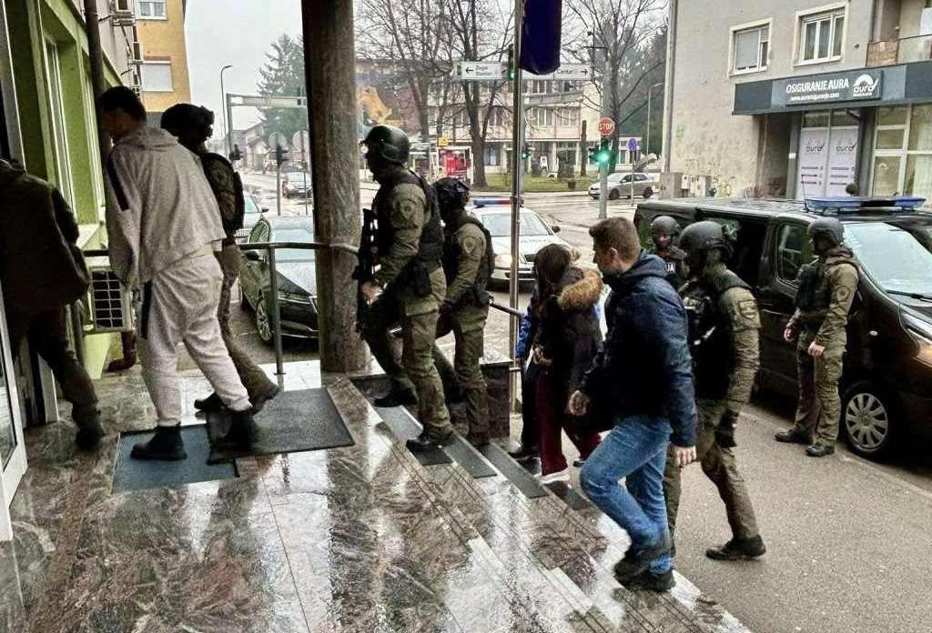 Tri osobe uhapšene zbog razbojništva na štetu kurirske službe u Bihaću