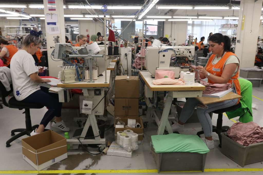 Najtraženija zanimanja u 2026 - Prodavači, vozači, šivači, konobari, kuhari…