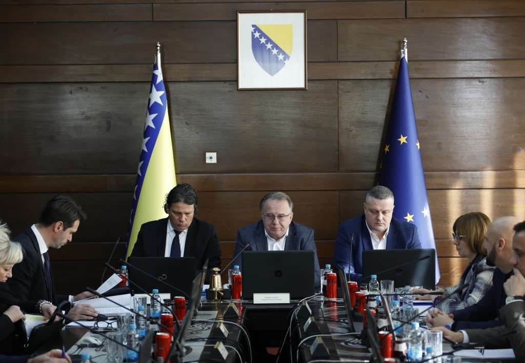 Vlada FBiH donijela Uredbu o isplati pomoći radnicima od poslodavca u 2026.