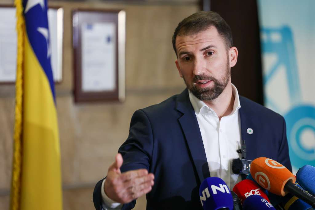 Poštujući prava djeteta, Delić najavio: Ukidamo obavezu kontrolnih pregleda za djecu do 18. godine