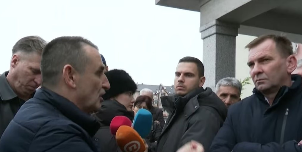 Žestok okršaj mještana ugljevičkih sela sa načelnikom opštine i direktorom RiTE Ugljevik