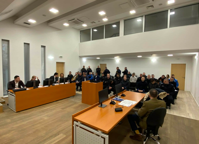 Palice, šipke i masovni napad: Sud odlučuje o pritvoru za 14 uhapšenih kod Aerodroma Tuzla