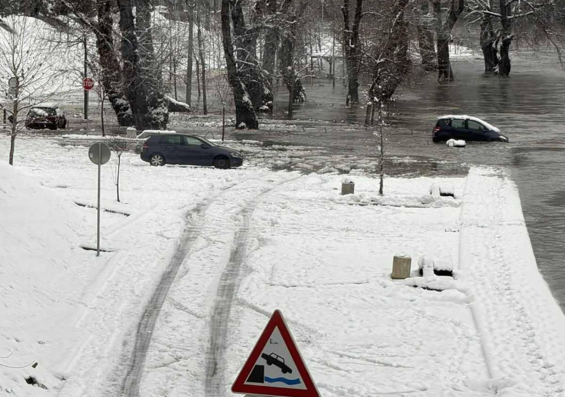 Drina prijeti poplavama, građani bez struje i vode