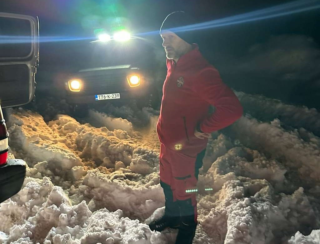 Pripadnici GSS-a Prenj se probijali kroz snijeg pa spašavali muškarca sa simptomima moždanog udara