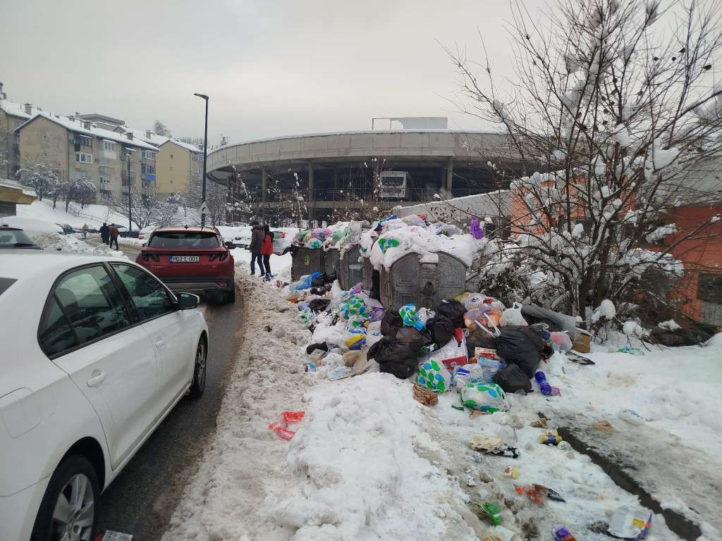Naselje Koševsko brdo bez autobusa, prohodnih pješačkih staza i odvoza smeća