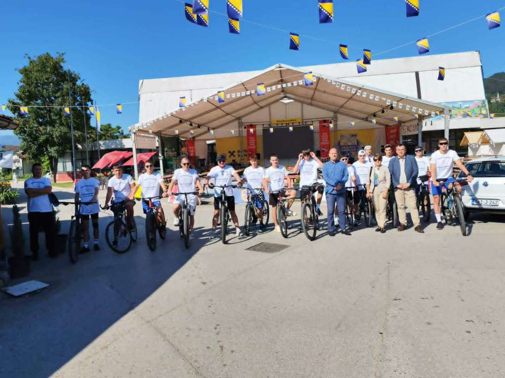 Goraždanski biciklisti krenuli prema Potočarima
