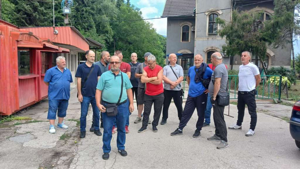 Bez penzija i zdravstvenog osiguranja: Bivši rudari RMU Zenica protestovali zbog neuplaćenih doprinosa