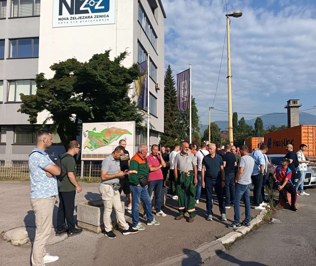 Zbog kašnjenja plaće i neizvjesne sudbine radnici Toplane Zenica izašli na protest