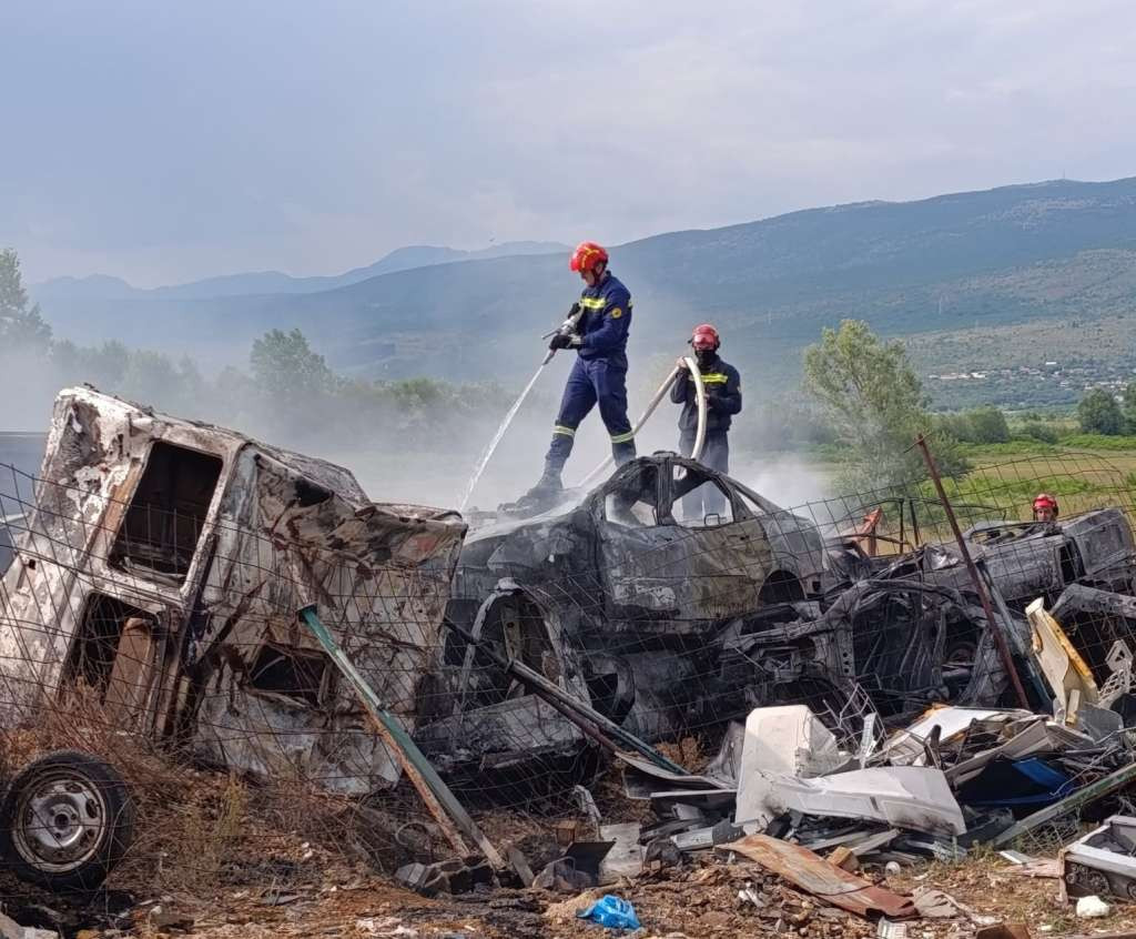 U požaru na auto otpadu kod Širokog Brijega izgorio veći broj automobila