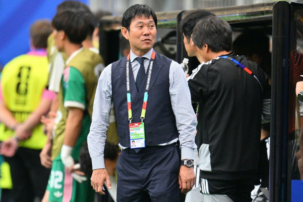 Moriyasu vodi Japan do Kupa Azije naredne godine, potom se povlači