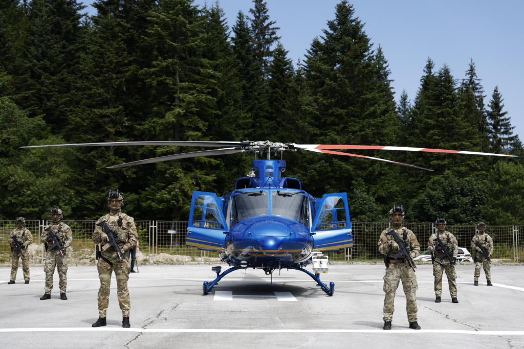 MUP KS predstavio prvi helikopter i Helikoptersku jedinicu za zaštitu i spašavanje