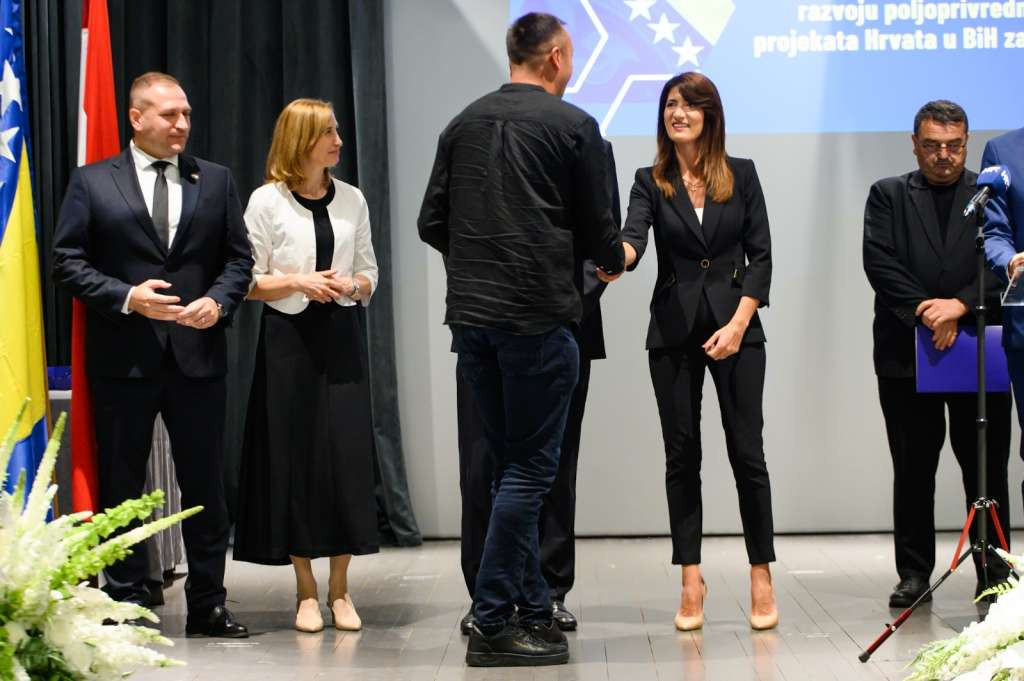 Novih 276 ugovora i 6,95 milijuna eura potpore RH za projekte Hrvata u BiH